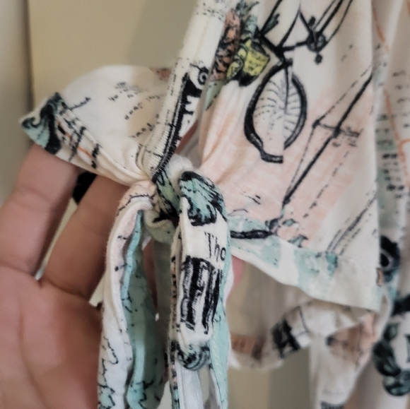 Cupio Women's Cream Graphic Top - Picture 2 of 5